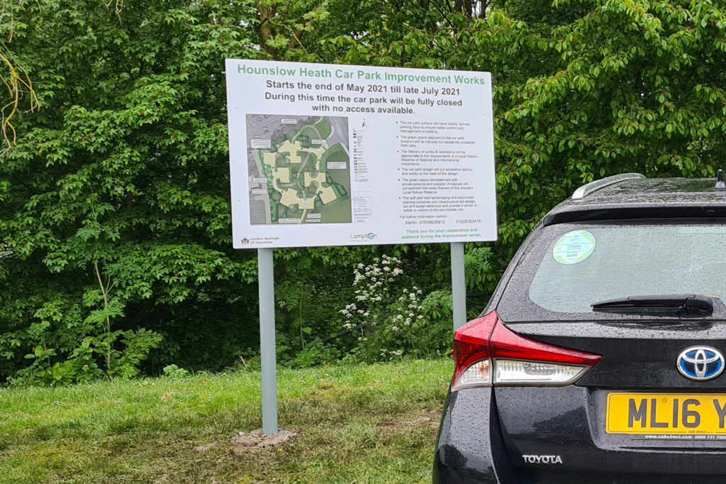 Sign fitted on posts into a park